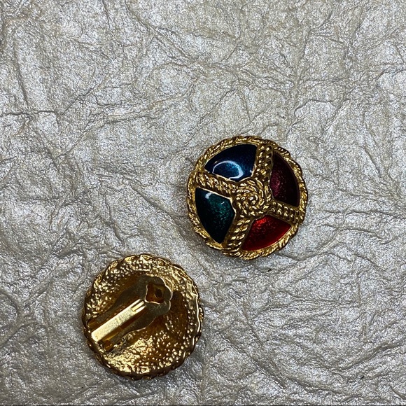 Vintage Rainbow Enamel & Gold Tone Clip On Earring - Picture 5 of 6